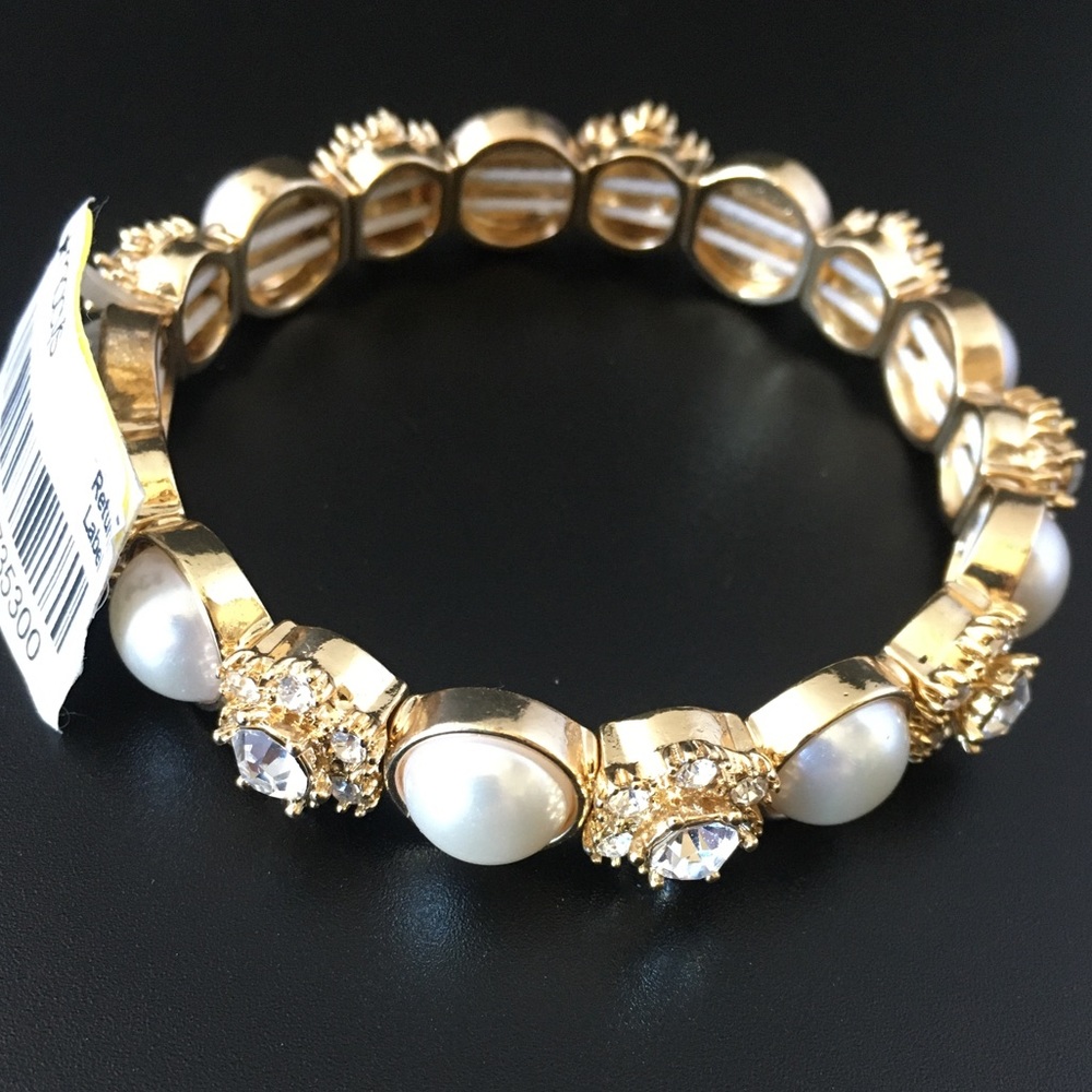 Gold Tone Crystal Kiska Pearl Stretch Bracelet